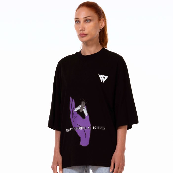 Butterfly Kiss Oversize T-Shirt - WUNGEN | We're as excited as a butterfly eager to emerge from its cocoon. Wouldn't you like to excite people with your style? WUNGEN's Butterfly Kiss t-shirt is now available for sale!