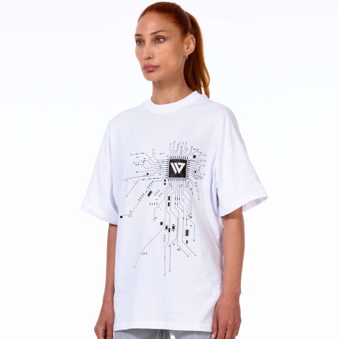 Carefully crafted by WUNGEN's pioneering design team, the Micro Area Oversize T-Shirt reflects the dynamism and originality of street fashion. With its oversize cut, this shirt adds movement to your every moment while combining comfort and style.